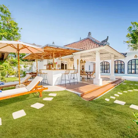 Villa Cologne - 6 Bdr Villa, 2 Private Pools & Huge Garden, Walk To The Beach Seminyak  Exterior photo