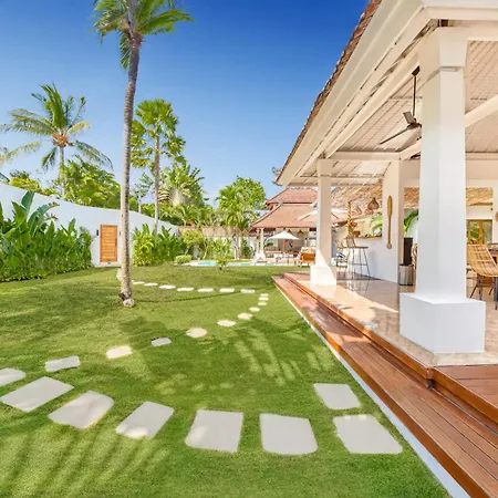 Villa Cologne - 6 Bdr Villa, 2 Private Pools & Huge Garden, Walk To The Beach Seminyak  Exterior photo