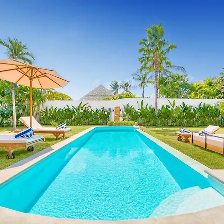 Villa Cologne - 6 Bdr Villa, 2 Private Pools & Huge Garden, Walk To The Beach Seminyak  Exterior photo