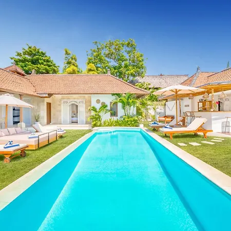 Villa Cologne - 6 Bdr Villa, 2 Private Pools & Huge Garden, Walk To The Beach Seminyak  Exterior photo