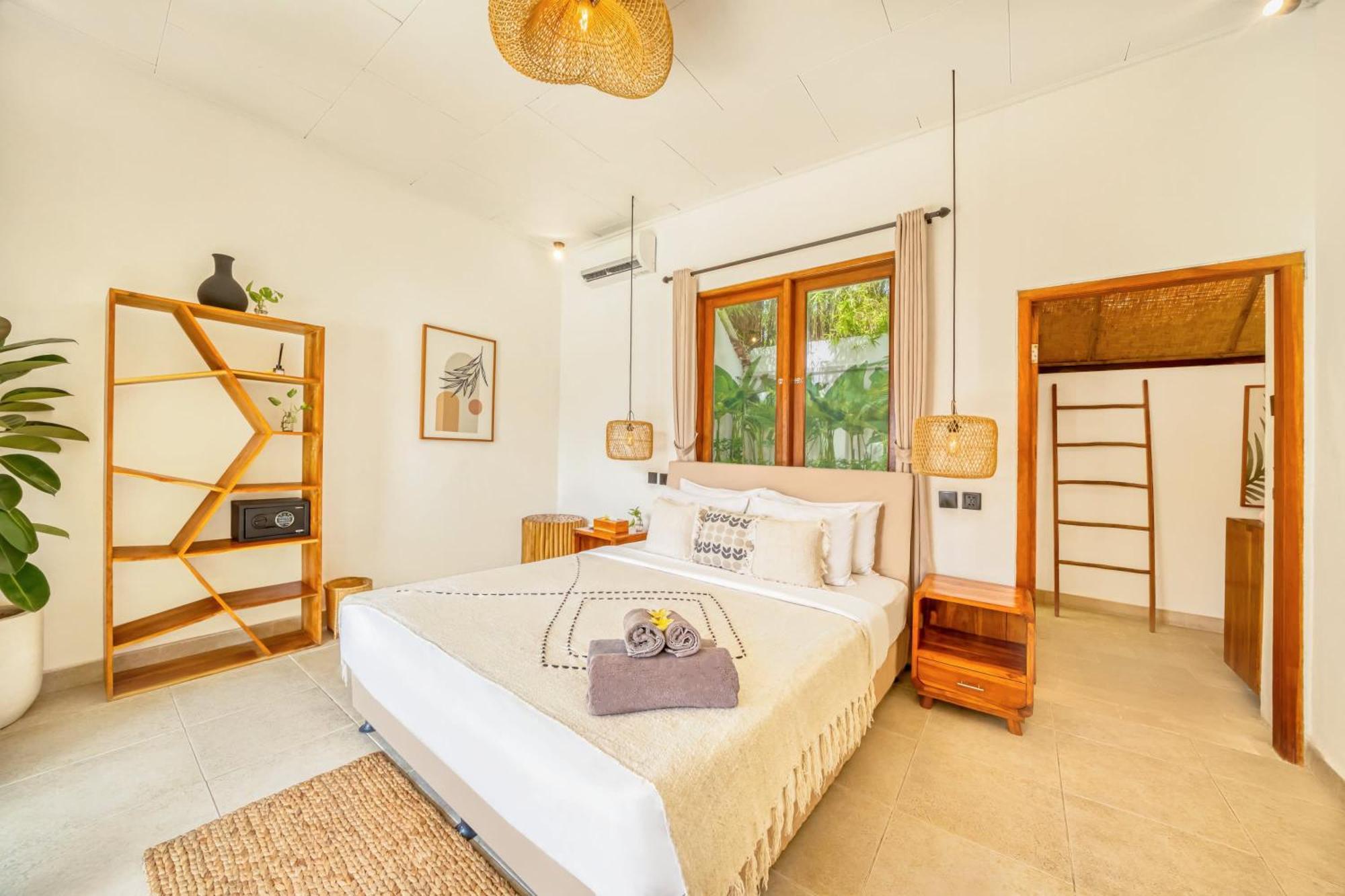 Cologne - 6 Bdr Villa, 2 Private Pools & Huge Garden, Walk To The Villa Seminyak (Bali)