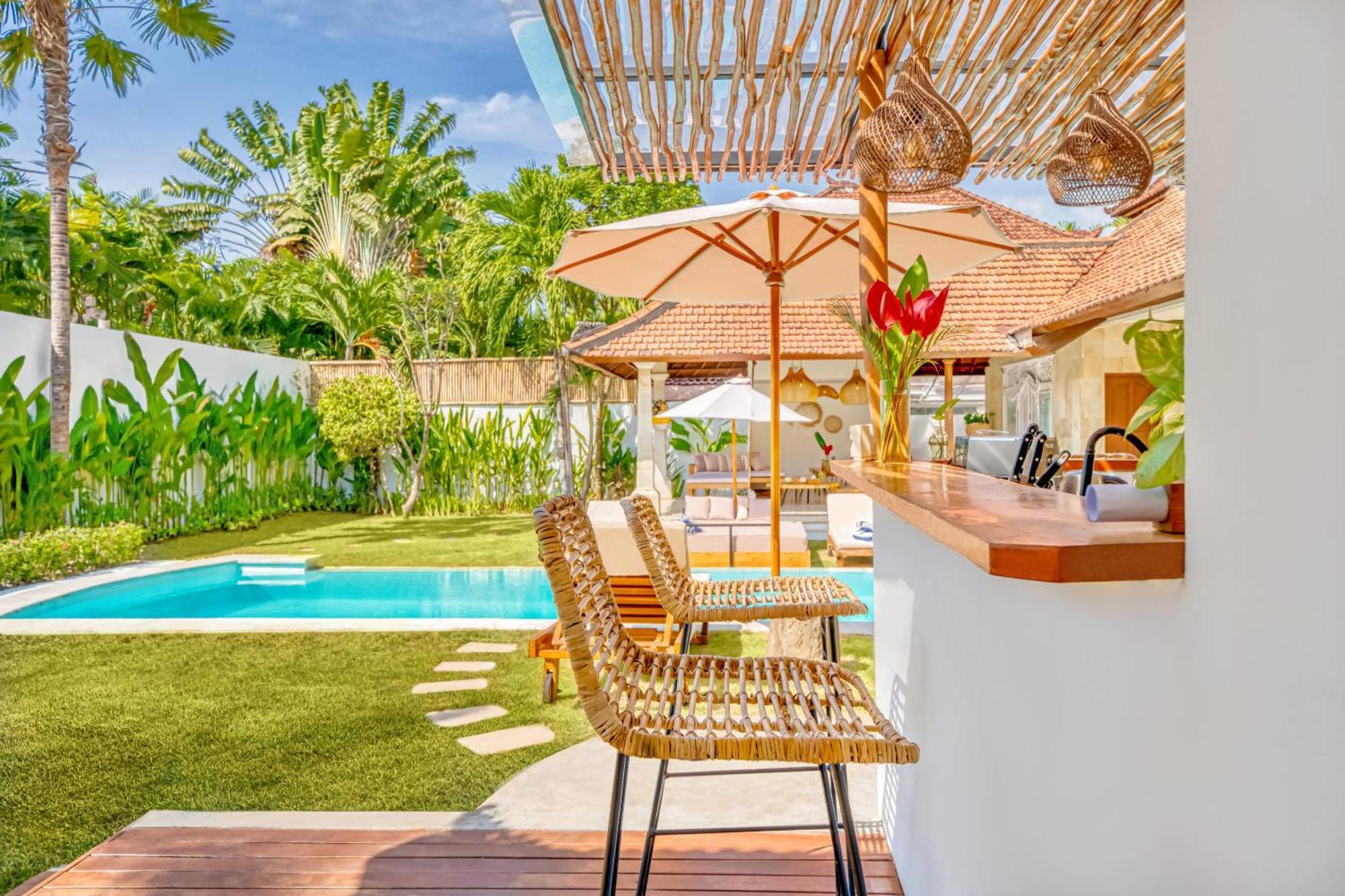 Cologne - 6 Bdr Villa, 2 Private Pools & Huge Garden, Walk To The * Seminyak