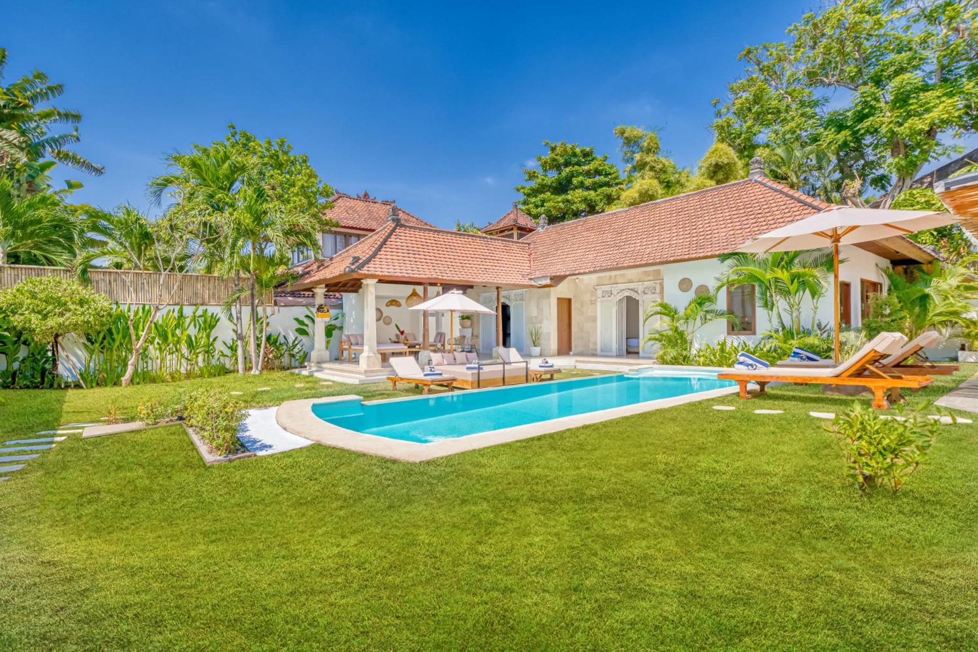 Villa Cologne - 6 Bdr Villa, 2 Private Pools & Huge Garden, Walk To The Seminyak