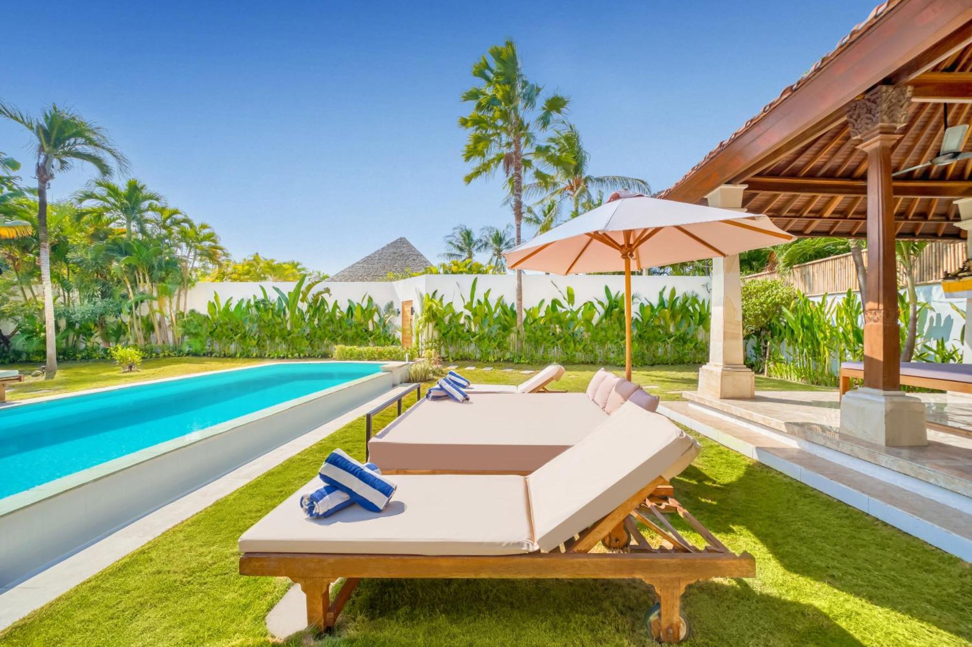 Cologne - 6 Bdr Villa, 2 Private Pools & Huge Garden, Walk To The * Seminyak