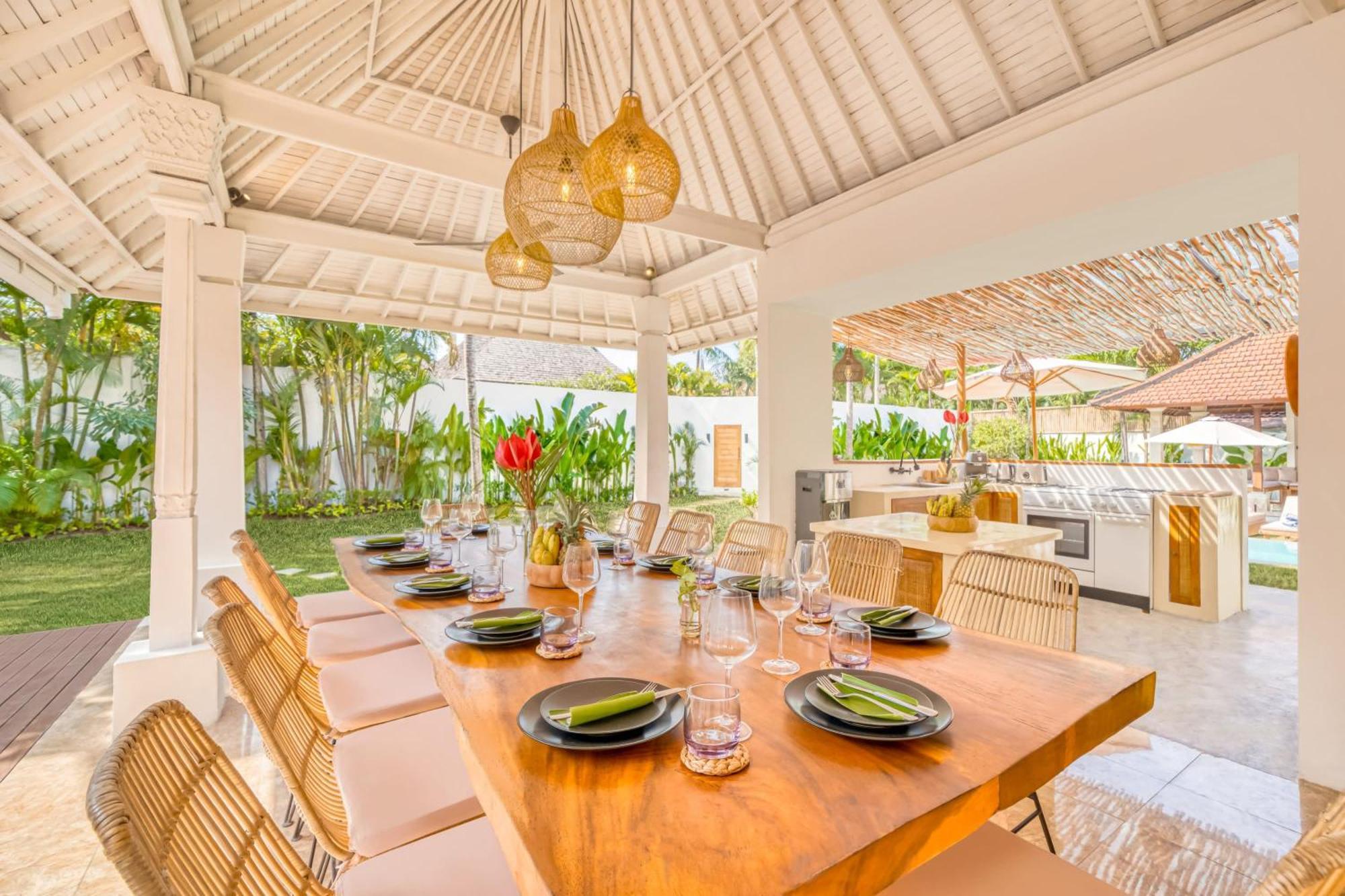 Cologne - 6 Bdr Villa, 2 Private Pools & Huge Garden, Walk To The Seminyak