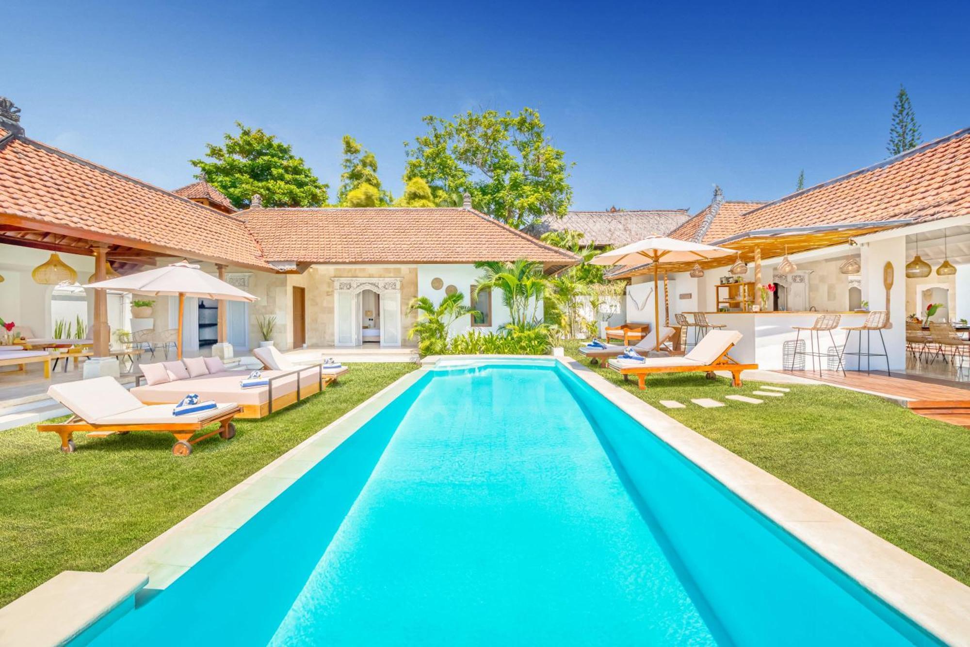 Cologne - 6 Bdr Villa, 2 Private Pools & Huge Garden, Walk To The * Seminyak